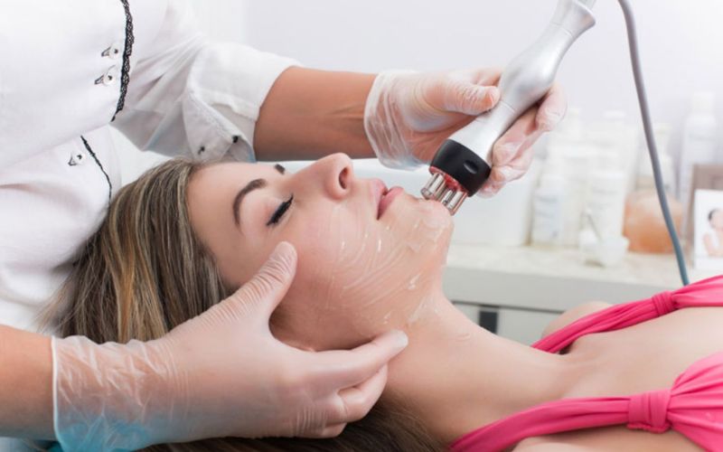 trị mụn bằng laser giá bao nhiêu