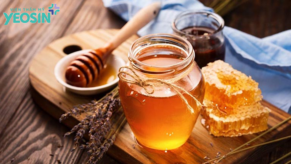 Cách tẩy mụn ruồi tại nhà bằng mật ong