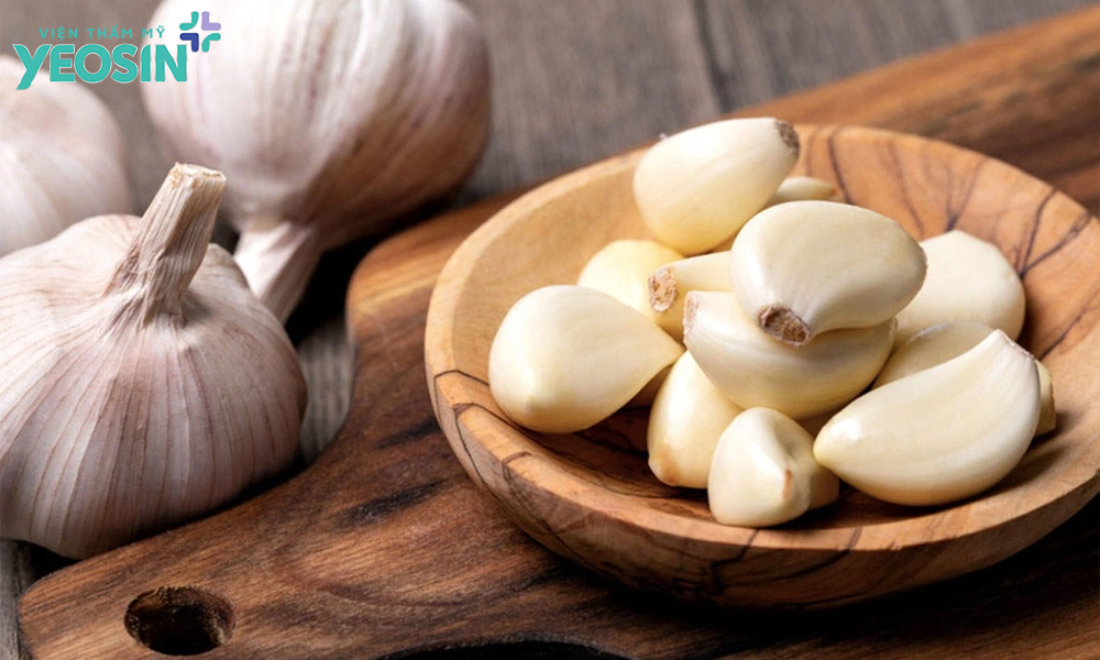 Phương pháp tẩy nốt ruồi bằng tỏi tươi