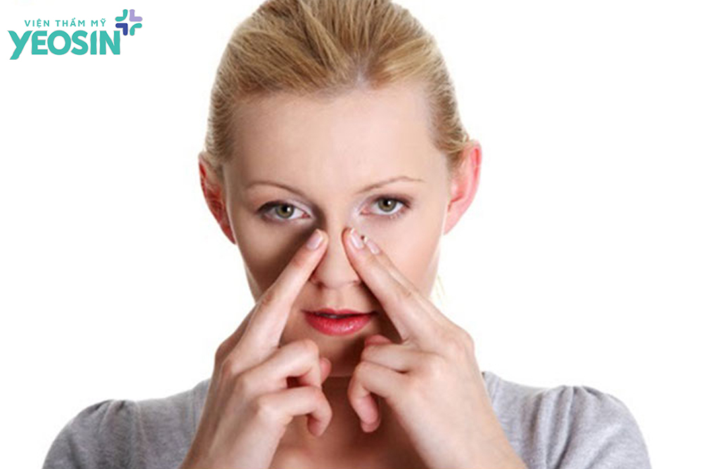 Bài tập thu nhỏ cánh mũi bằng cách vuốt và đẩy.