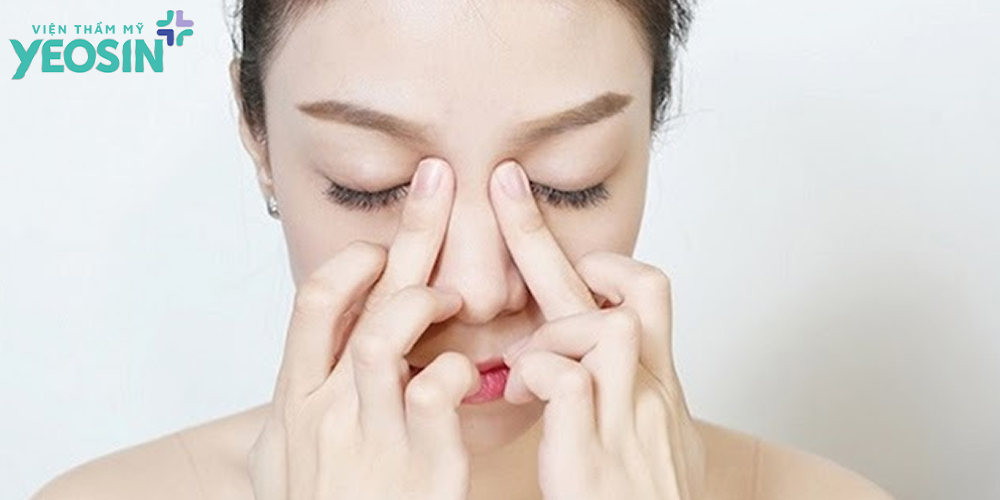 Bài tập thu nhỏ cánh mũi bằng động tác massage xoay tròn